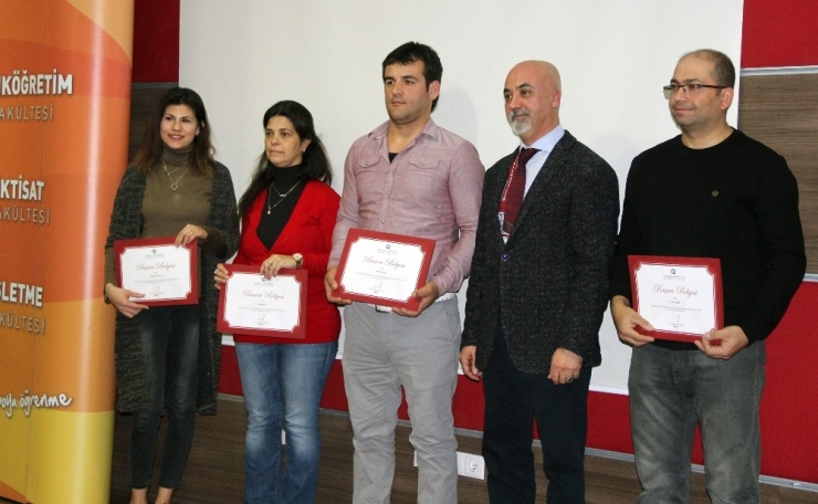 Anadolu Üniversitesi Aöf Başarıyı Ödüllendirdi