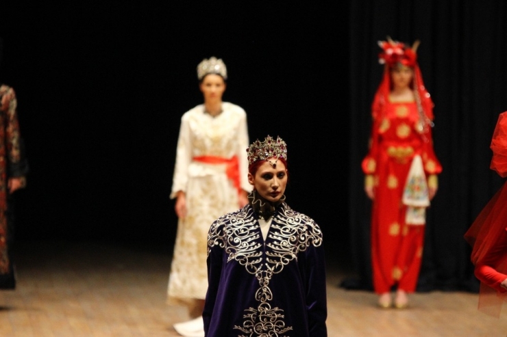 Geleneksel Türk Gelinlikleri Büyüledi