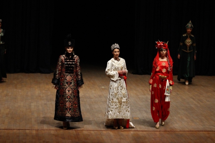 Geleneksel Türk Gelinlikleri Büyüledi