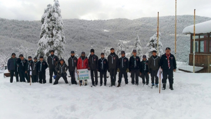 İzmitli Çocuklar Kar Altında Kamp Yaptılar