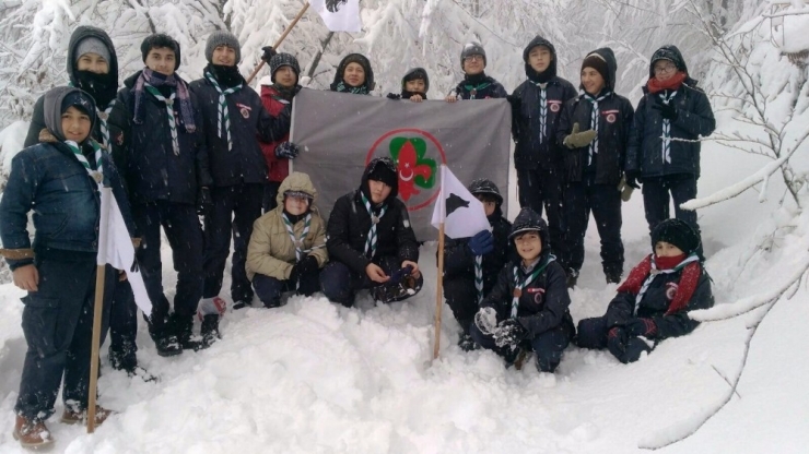 İzmitli Çocuklar Kar Altında Kamp Yaptılar