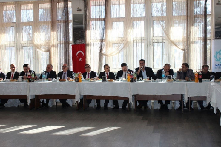 Kafkas Üniversitesi Sahaya İniyor