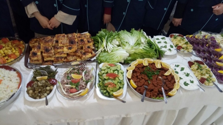 Aşçı Adayları Hünerlerini Sergiledi