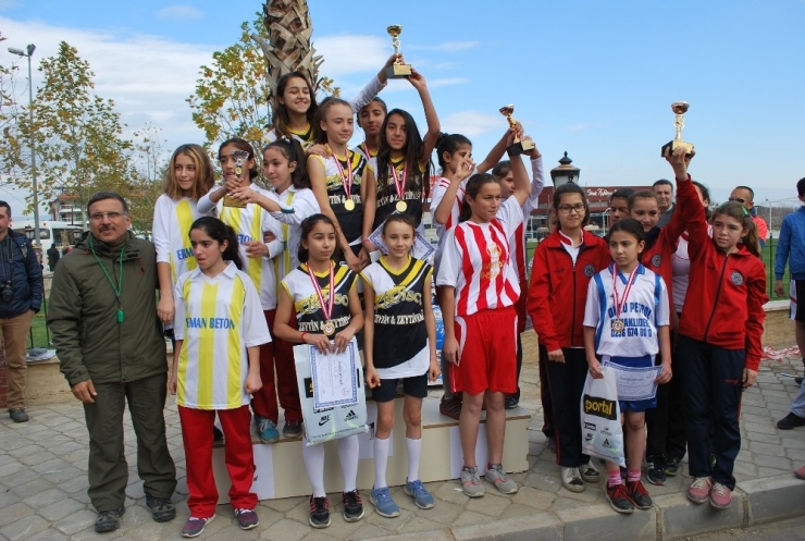 Salihli Ve Sarıgöl’de Öğrenciler Atatürk İçin Koştu