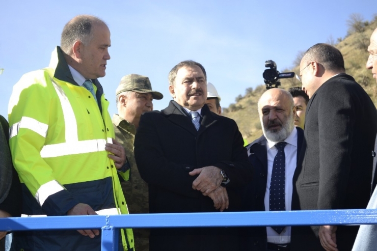 Bakan Eroğlu, Çetin Barajı’nda İncelemelerde Bulundu