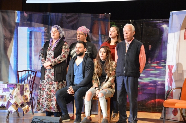 Uyuşturucuyla Mücadeleye Tiyatro Oyunuyla Dikkat Çektiler