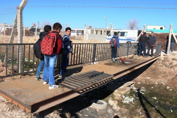 Demir Köprü Mahallenin İki Yakasını Birbirine Kavuşturdu