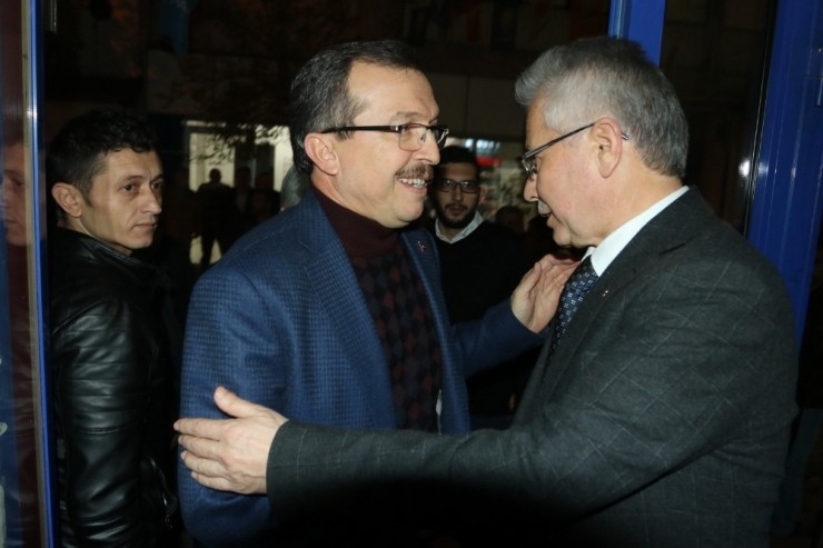 Ak Parti’li Aydemir’den Akhisar Teşkilatına Tebrik Ziyareti