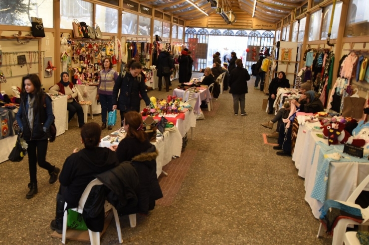 Hanımeli Sokağı Vatandaşların Uğrak Noktası Oldu