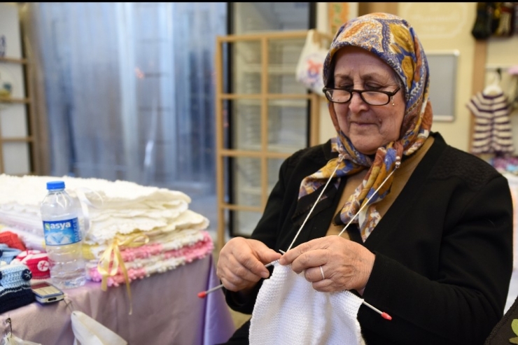 Hanımeli Sokağı Vatandaşların Uğrak Noktası Oldu