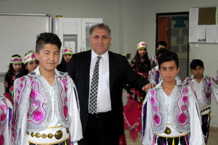 Çocukluklarını Yaşayamayan Suriyeli Çocuklar, Dünya Çocuklarına Özel Gösteri Yapacak