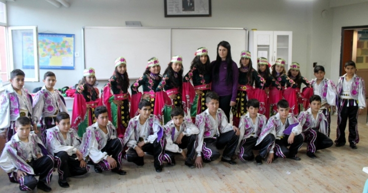 Çocukluklarını Yaşayamayan Suriyeli Çocuklar, Dünya Çocuklarına Özel Gösteri Yapacak