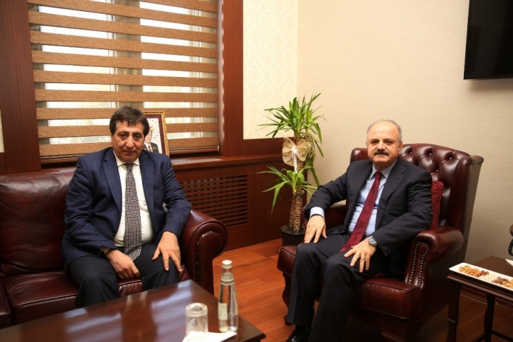 Vali Çakacak, Bursa Valisi Küçük’ü Makamında Ağırladı