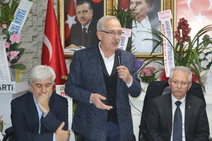 Ak Parti’li Vekiller Akhisar’da Partililerle Buluştu