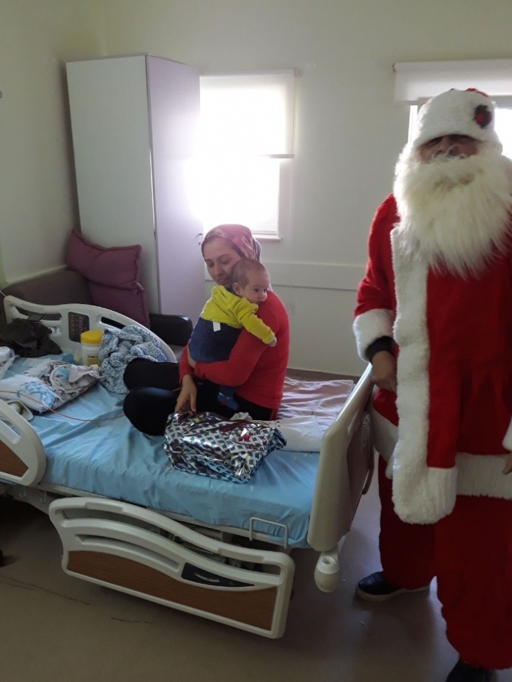 Lösemi Çocuklara Noel Baba Sürprizi