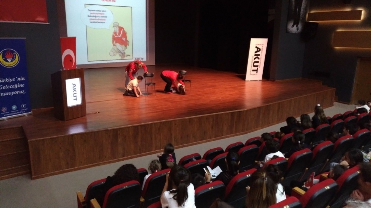 Akut 2013 Yılından Buyana 55 Bin Kişiye ‘Deprem Bilinçlendirme Semineri’ Verdi
