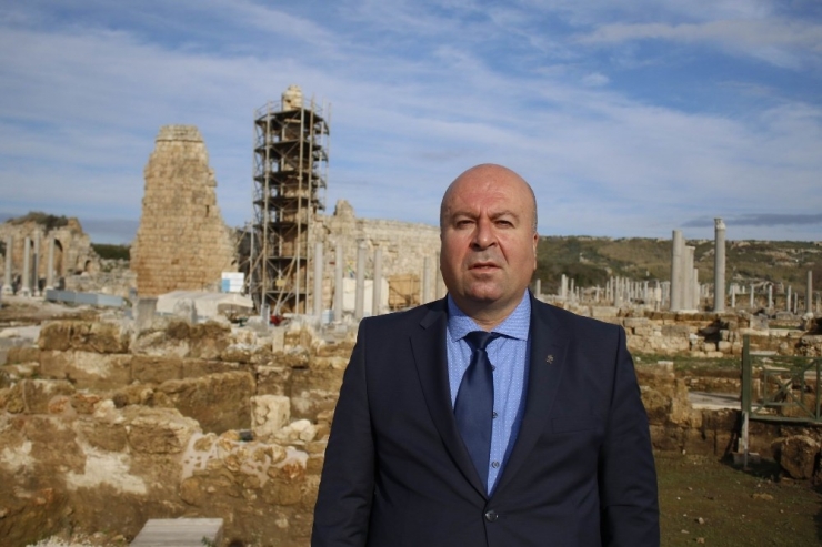 Antik Kent Perge’nin Yüzde 70’i Halen Yer Altında Keşfedilmeyi Bekliyor