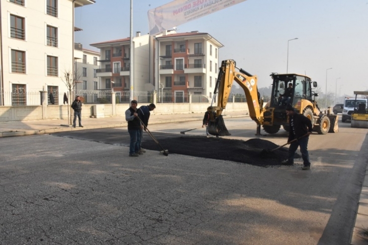 Düzce Belediyesinden Hız Kesici Kasis Çalışması