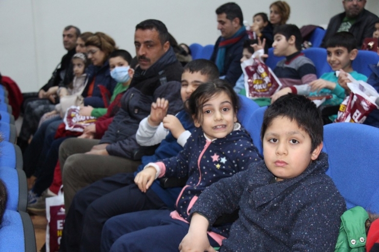 Elazığ’da Özel Çocukların Sinema Keyfi
