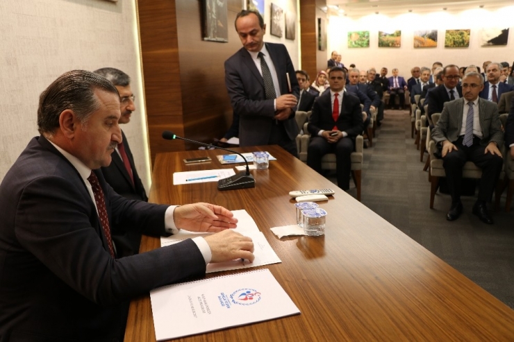 Gençlik Ve Spor Bakanı Bak Rize’de Rize İçin 2017 Yılını Değerlendiriyor