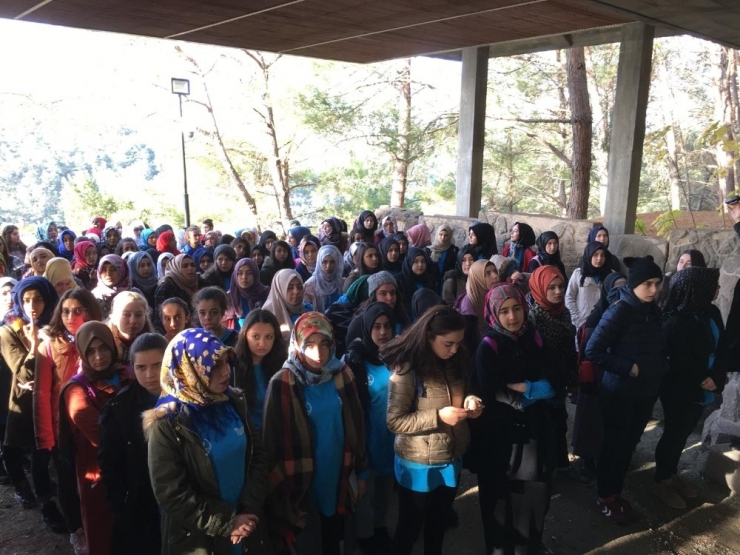 Türk Ve Suriyeli Gençler Kampa Buluştu