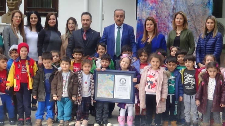 Anaokulu Öğrencilerinin Ebru Çalışması Guinness Rekorlar Kitabı’nda