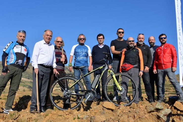 Bisikletçilerden Doğaya 765 Fidan