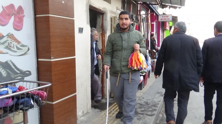 Görme Engelli Eyüp’ün Tek İsteği Sigortalı Bir İş