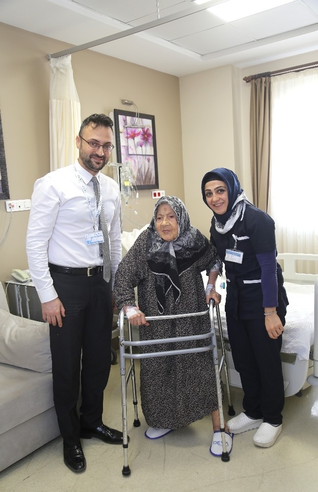 Kalçası Kırılan 106 Yaşındaki Emine Nine Deva Buldu