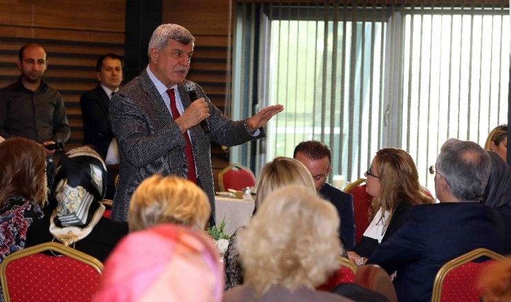 Başkan Karaosmanoğlu Kadın Stk Temsilcileri İle Bir Araya Geldi