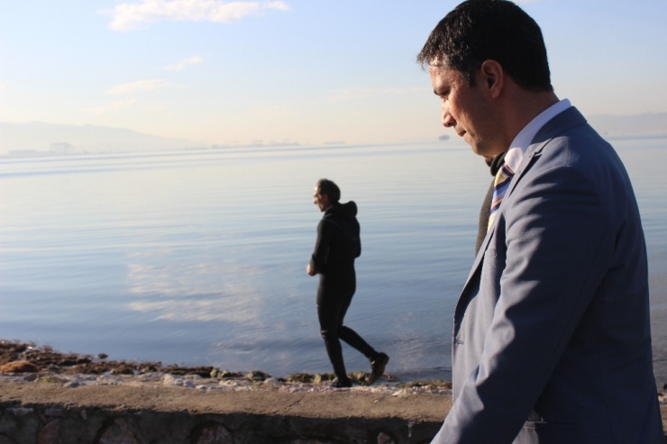 Kaçak Midye Avcıları Ceza Yememek İçin Denize Kaçtı