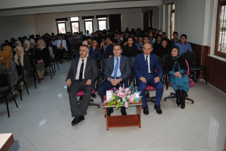 Kaymakam Akdaş, Gençlerle Söyleşi Etkinliğinde Buluştu