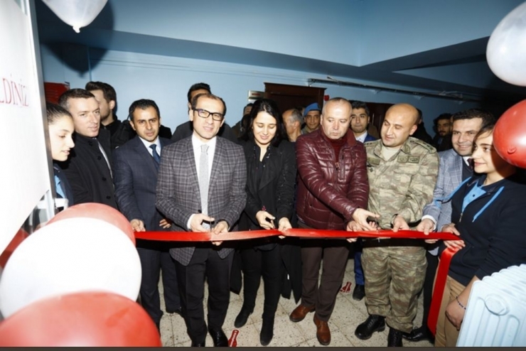 Sınırda Z Kütüphane Açılışı