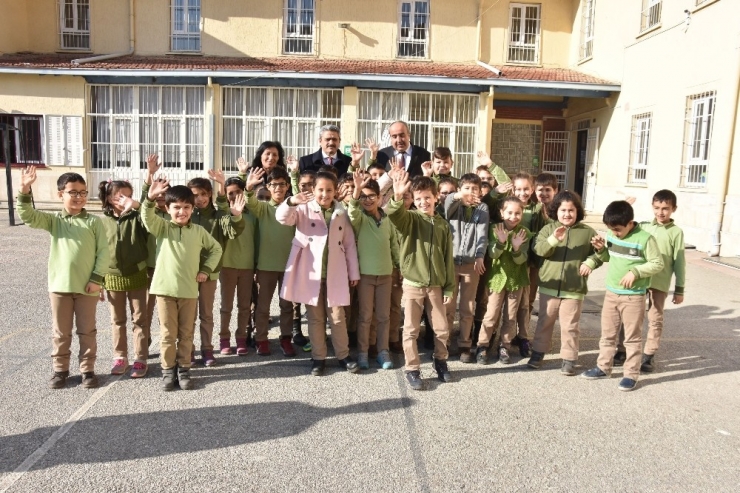 Başkan Alıcık, 15 Temmuz İlkokulu’nu Ziyaret Etti