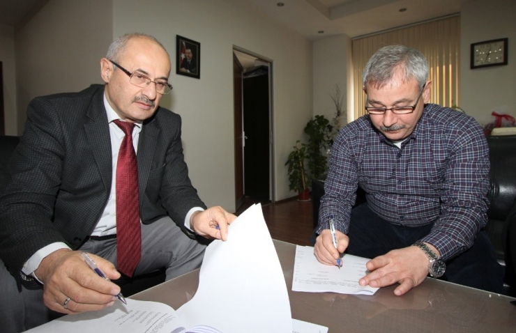 Saruhanlı’da Belediye İşçilerinin Maaşlarına Zam