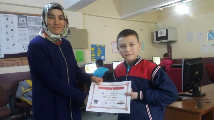 Balyalı Öğrenciler Teknoloji Ve Yazılım Dersinde Kodlamayı Öğrendi