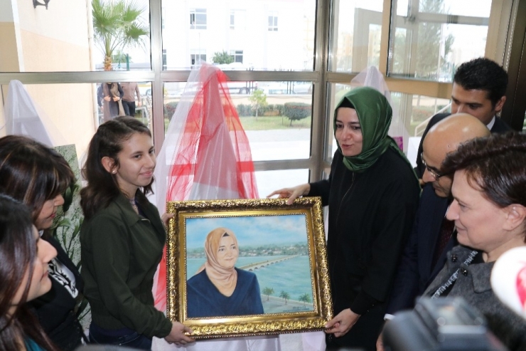 Bakan Kaya Çocuklarla Futbol Oynadı