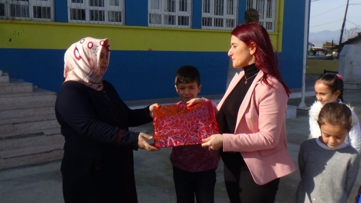 Öğrenciler Oyuncak Silahlarını Çöpe Attı, Hediyeyi Kaptı