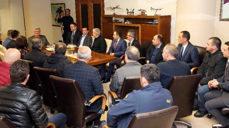 Hizmet-iş Sendikası’ndan, Karaosmanoğlu’na Teşekkür Ziyareti