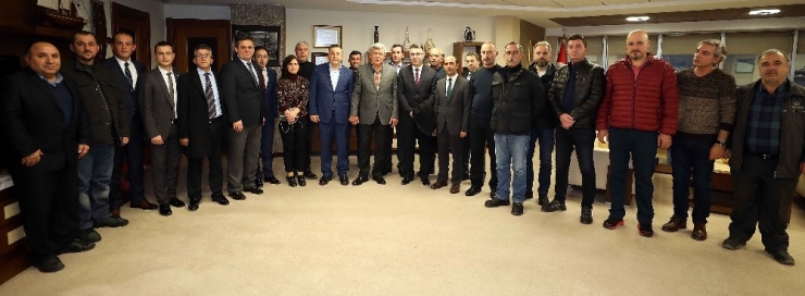 Hizmet-iş Sendikası’ndan, Karaosmanoğlu’na Teşekkür Ziyareti