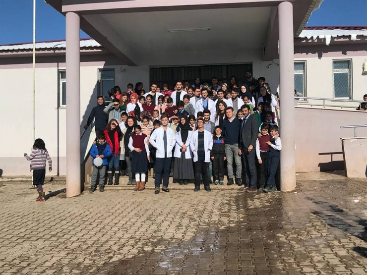 Yyü Tıp Fakültesi Öğrencilerinden Özalp İlçesine Ziyaret