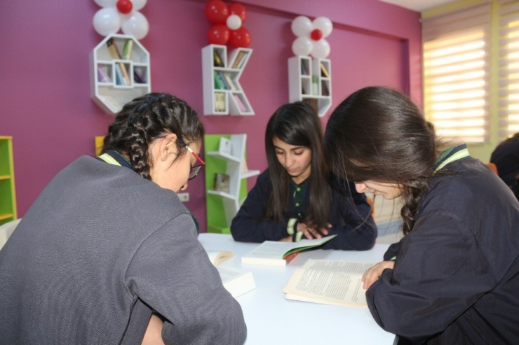 Mehmet Akif Ersoy’un Adını Taşıyan Lisede Z-kütüphane Açılışı