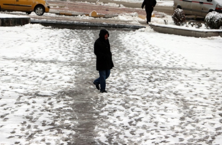 Buzlanma İle Kırık Çıkık Vakaları Arttı