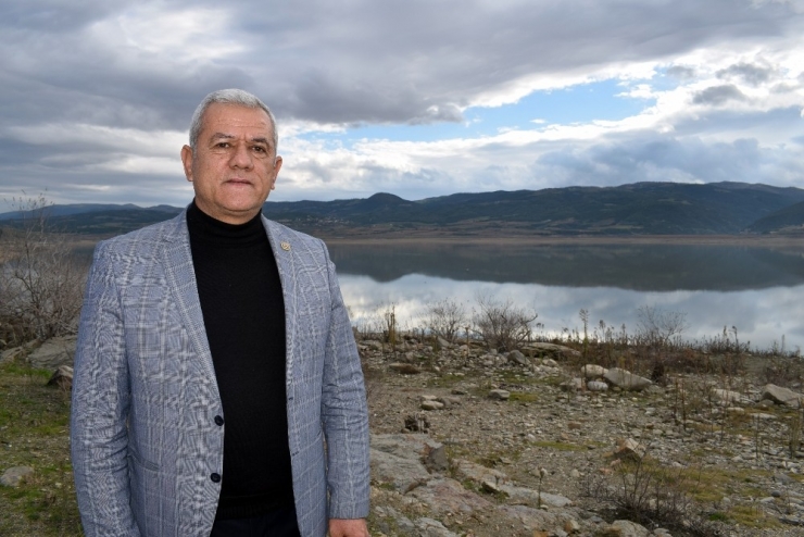 Avşar Barajı’nda Düşen Su Seviyesi Üreticiyi Endişelendiriyor