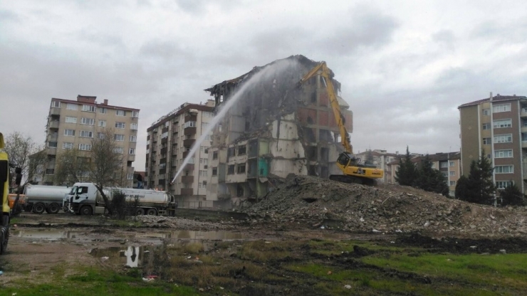 İzmit’te 47 Kaçak Yapıya Yıkım Kararı