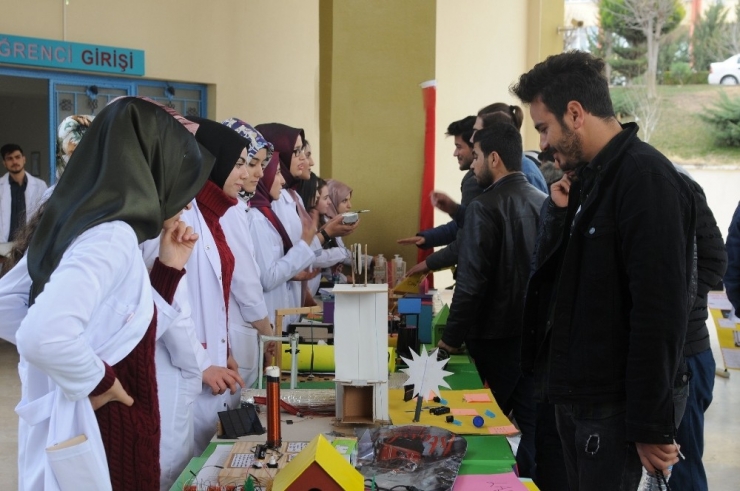 Üniversite Öğrencilerinden “Bilim Ve Fizik Gösteri Deneyleri” Sergisi