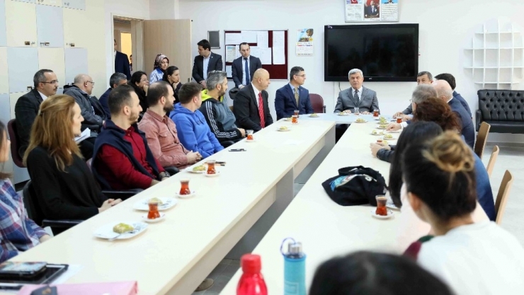 Başkan Karaosmanoğlu, “Eğitime Katkımız Artarak Devam Edecek”