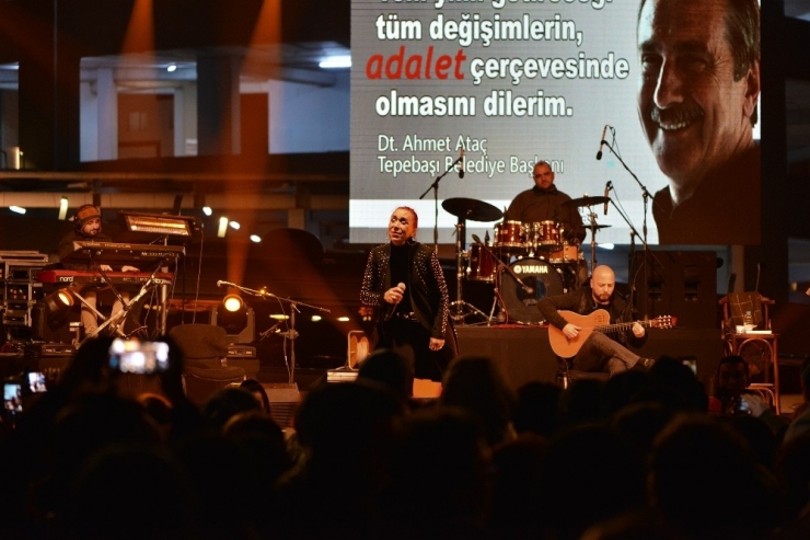 Leman Sam Şarkıları İle Isıttı