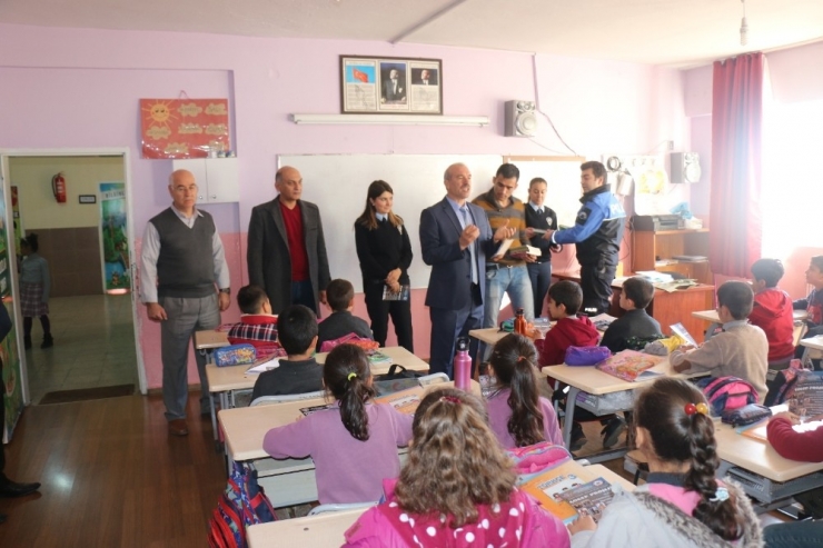 Midyat Emniyet Müdürlüğü İhtiyaç Sahibi 5 Bin Öğrenciye Kitap Dağıttı