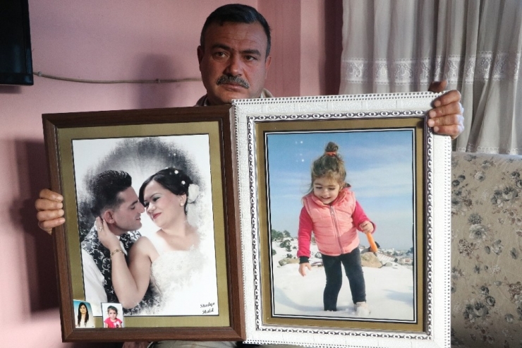 Selde Kaybolan Torunlarının Fotoğrafına Bakarak Hasret Gideriyorlar